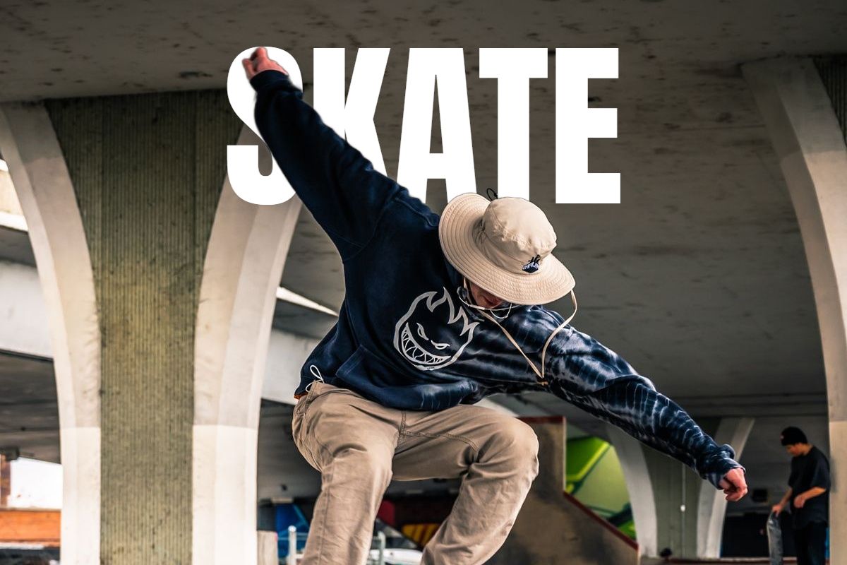 مثال على النتيجة: كلمة SKATE تمرّ خلف الشخص